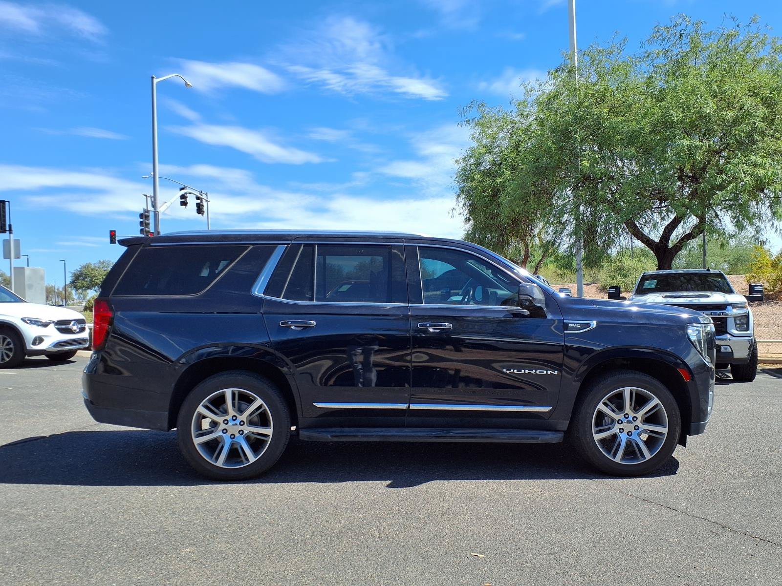 Used 2021 GMC Yukon SLT w/ SLT Luxury Plus Package RWD image 4