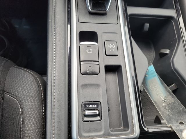 Used 2025 Nissan Pathfinder SV FWD image 32