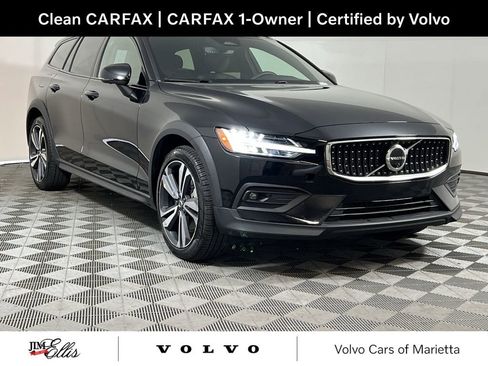 Certified 2025 Volvo V60 B5 Cross Country Plus image 1