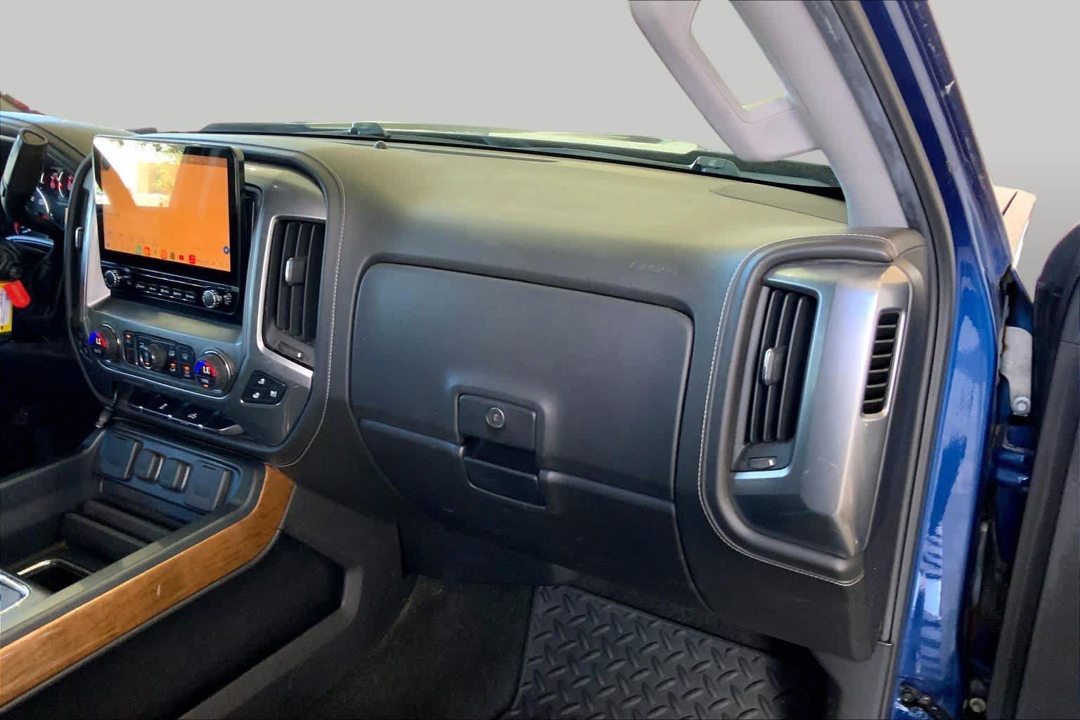 Used 2016 Chevrolet Silverado 1500 LTZ AWD/4WD image 19