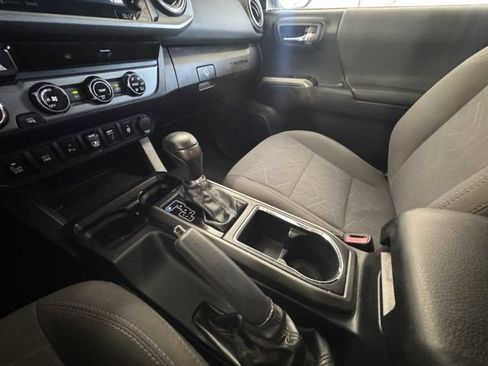 Used 2018 Toyota Tacoma TRD Off-Road w/ Technology Package AWD/4WD image 10