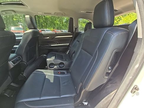 Used 2016 Toyota Highlander XLE FWD image 16