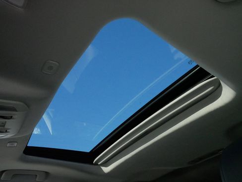 Certified 2026 Toyota Highlander XLE image 31