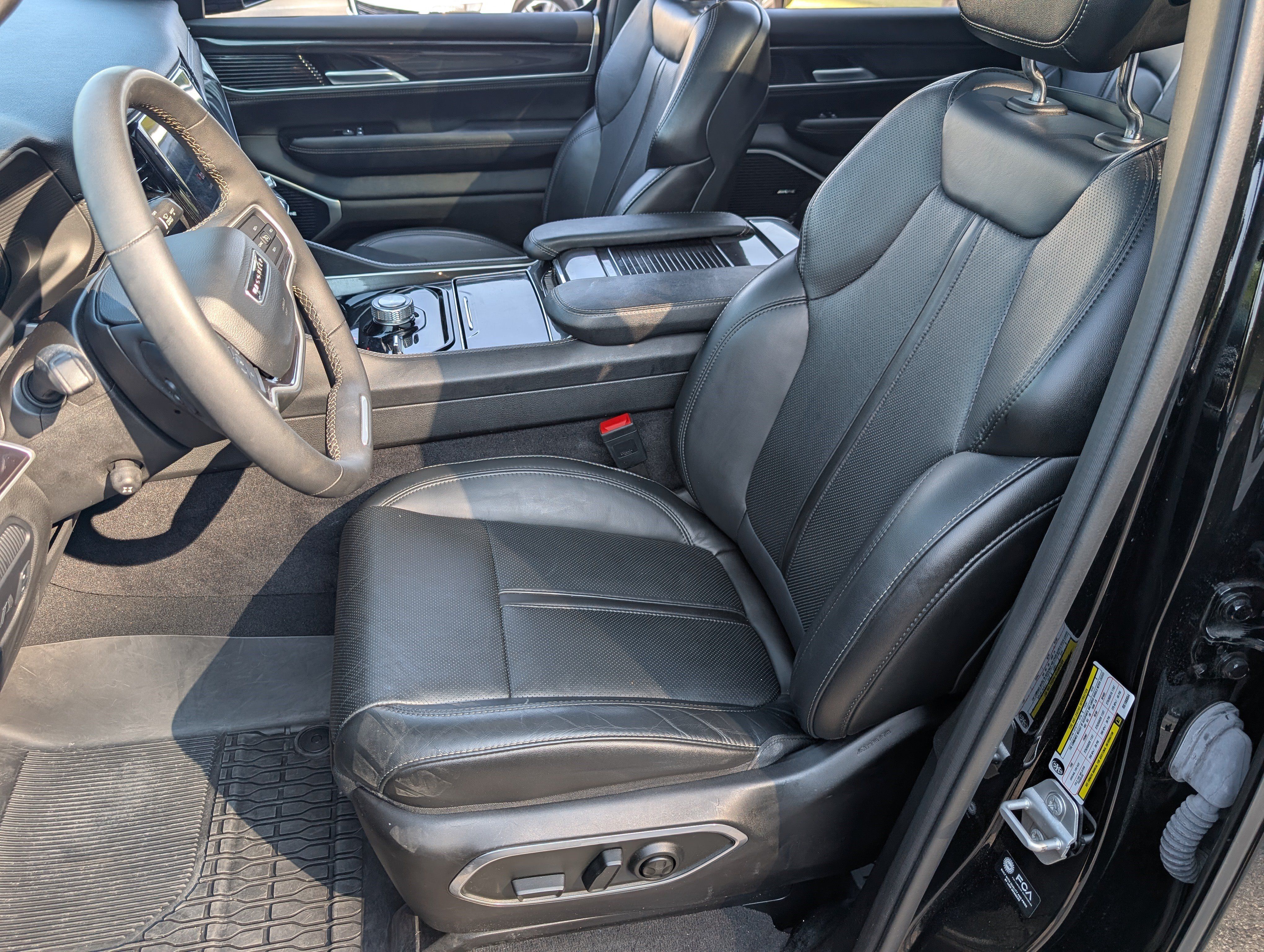 Used 2024 Jeep Wagoneer 4WD w/ Premium Group I image 17
