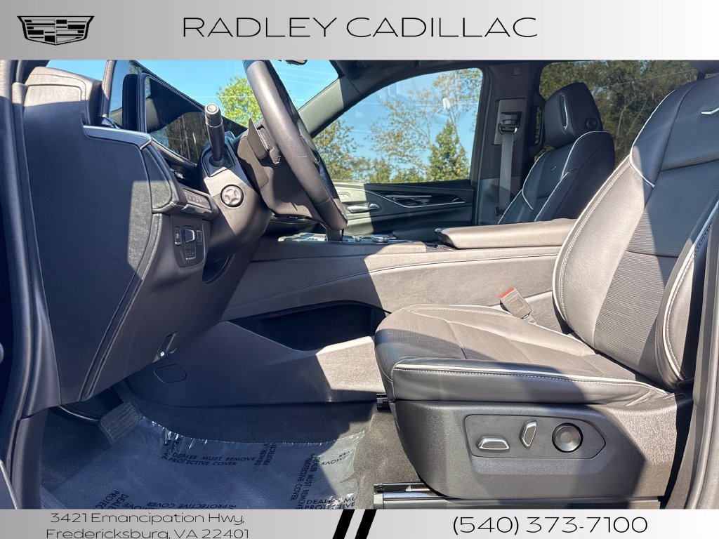 Used 2022 Cadillac Escalade ESV Sport AWD/4WD image 3