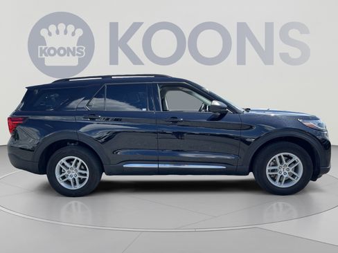 Used 2025 Ford Explorer Active AWD/4WD image 8