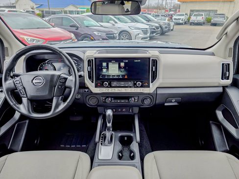 Used 2025 Nissan Frontier SV w/ SV Convenience Package RWD image 36