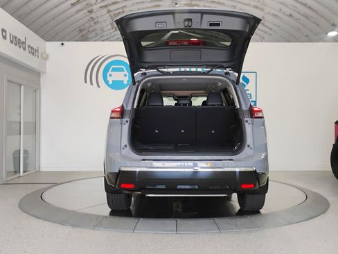Used 2024 Nissan Rogue Platinum w/ Platinum Premium Package FWD image 9