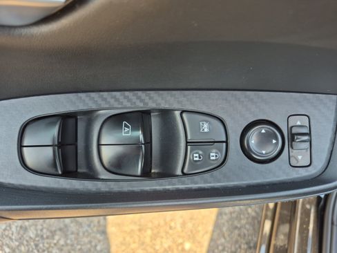 Used 2025 Nissan Sentra SV FWD image 15