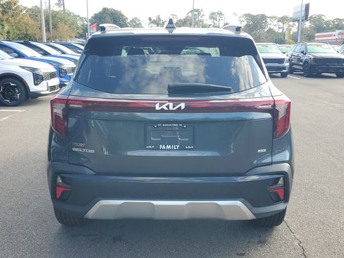 Certified 2025 Kia Seltos EX image 5