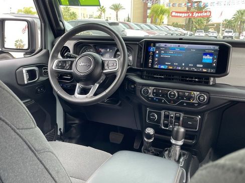 Used 2024 Jeep Wrangler Unlimited Sahara image 23