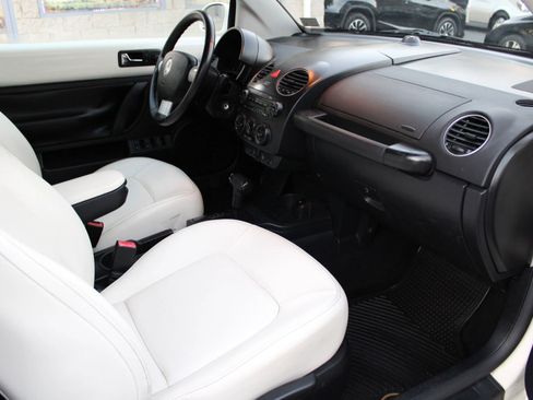 Used 2007 Volkswagen Beetle Triple White Edition image 8