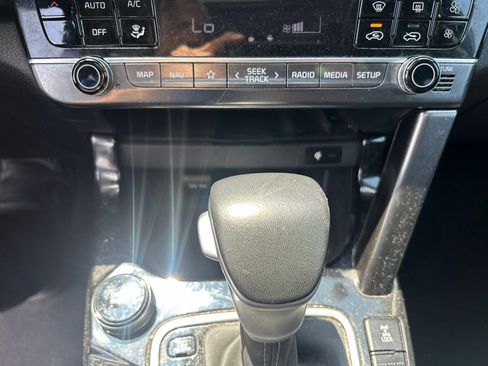 Certified 2024 Kia Seltos SX w/ SX Sunroof Package AWD/4WD image 13
