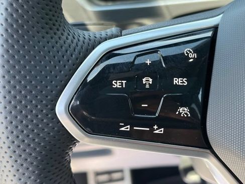 Used 2022 Volkswagen Tiguan SE R-Line FWD image 17