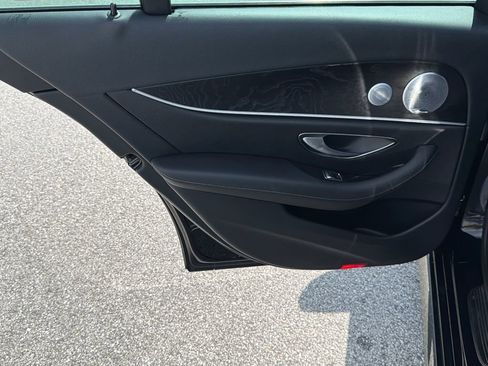 Used 2018 Mercedes-Benz E 300 image 21