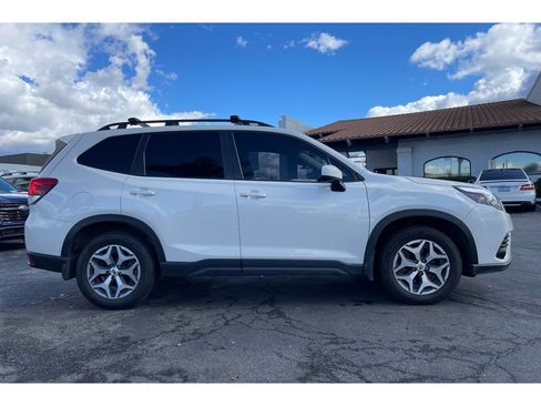 Used 2023 Subaru Forester Premium image 7