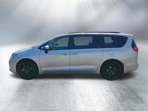 Used 2023 Chrysler Pacifica Touring-L w/ S Appearance Package AWD/4WD image 2