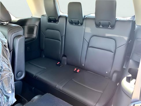 Used 2025 Nissan Pathfinder Platinum FWD image 66