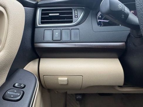 Used 2016 Toyota Camry LE FWD image 25