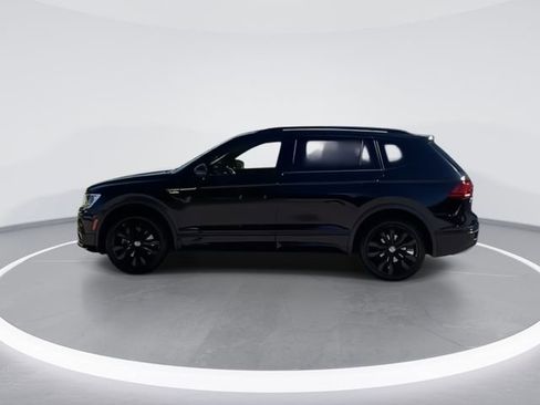 Certified 2021 Volkswagen Tiguan SE R-Line image 5