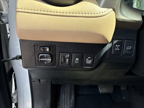 Used 2013 Toyota RAV4 Limited AWD/4WD image 20