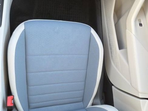 Used 2025 Volkswagen Jetta SE image 18