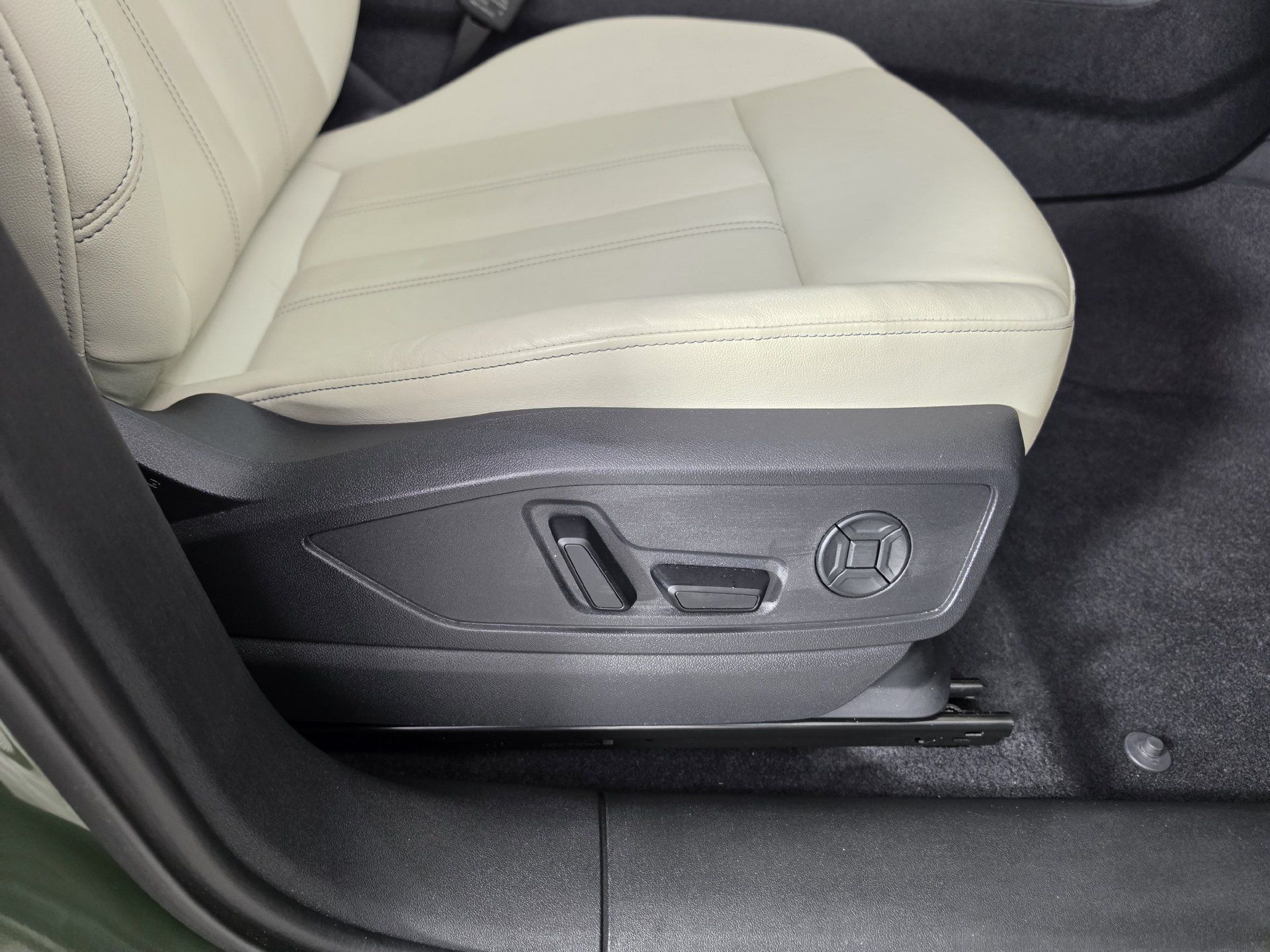 Used 2025 Audi Q5 Premium Plus AWD/4WD image 34