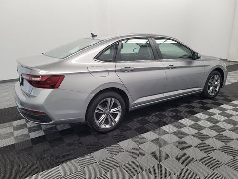 Used 2024 Volkswagen Jetta SE FWD image 10