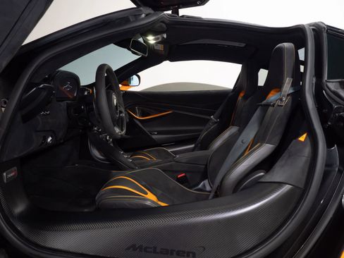 Used 2018 McLaren 720S Performance image 22