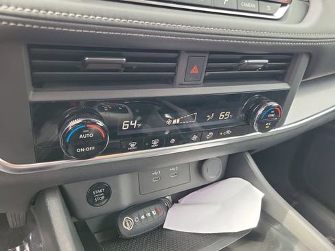 Used 2025 Nissan Rogue SV image 19