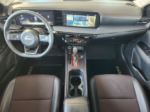 Used 2025 Nissan Kicks SR FWD image 27