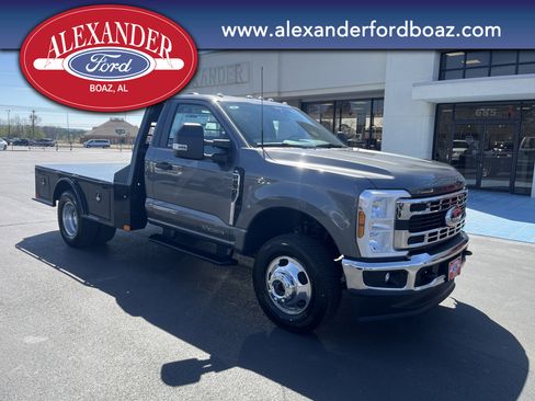 New 2025 Ford F350 XL w/ XL Chrome Package image 3