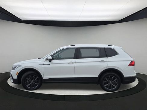 Certified 2023 Volkswagen Tiguan SE image 4
