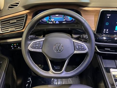 Certified 2024 Volkswagen Atlas SE w/ Black Wheel Package FWD image 21