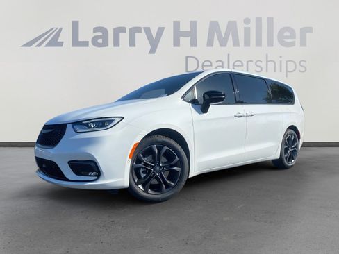 New 2026 Chrysler Pacifica Select image 1