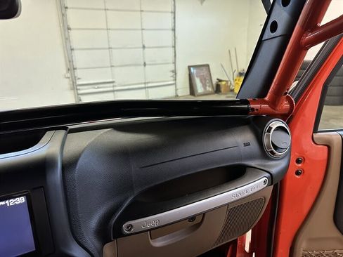 Used 2015 Jeep Wrangler Rubicon w/ Power Convenience Group image 38