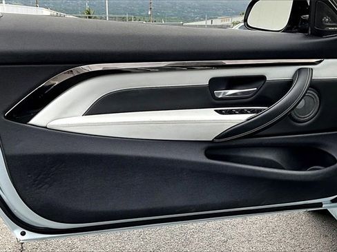 Used 2015 BMW M4 Convertible image 18