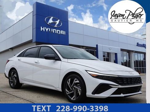 Used 2025 Hyundai Elantra Sport FWD image 1