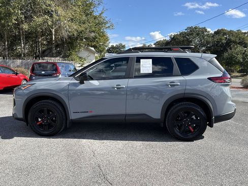 Used 2025 Nissan Rogue SV AWD/4WD image 2