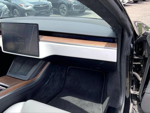 Used 2022 Tesla Model S AWD/4WD image 17