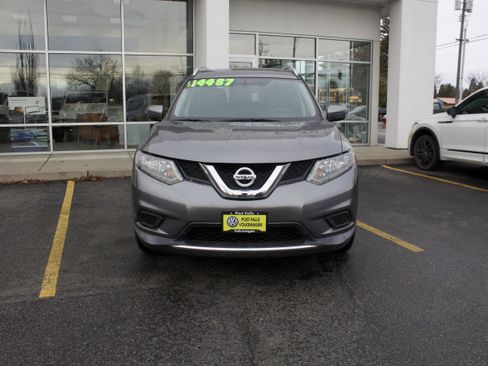 Used 2016 Nissan Rogue SV image 2