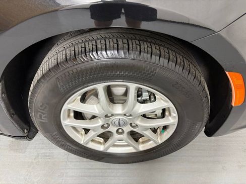 Used 2023 Chrysler Pacifica Touring-L FWD image 10
