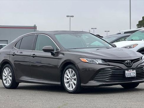 Certified 2018 Toyota Camry LE image 5