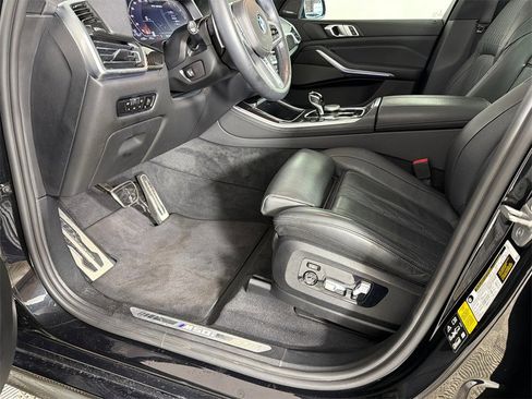 Used 2022 BMW X5 M50i image 11