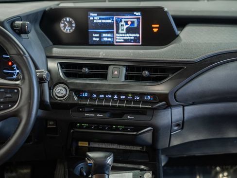 Used 2019 Lexus UX 200 w/ Premium Package FWD image 19