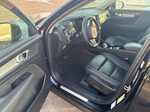 Certified 2025 Volvo XC40 B5 Plus image 6