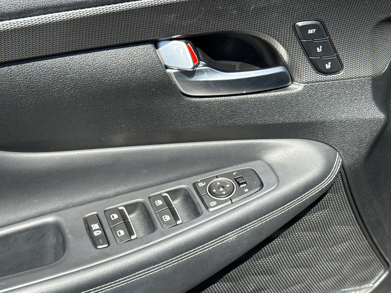 Used 2019 Hyundai Santa Fe FWD image 17