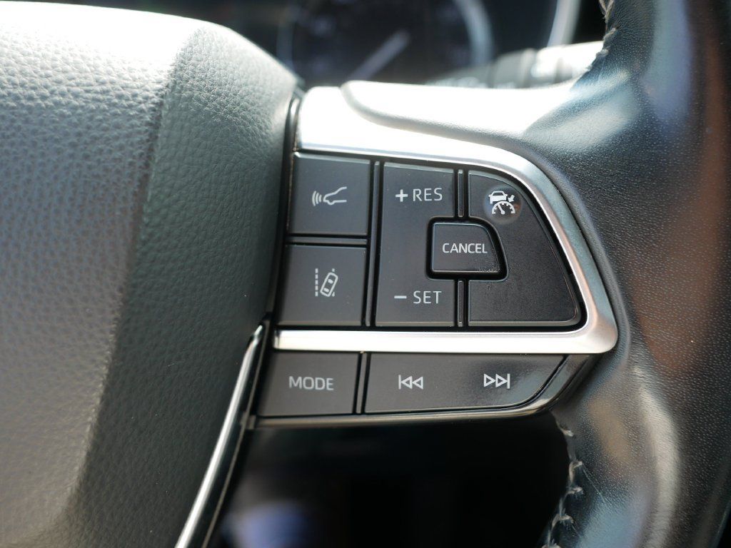 Used 2021 Toyota Highlander XSE AWD/4WD image 27