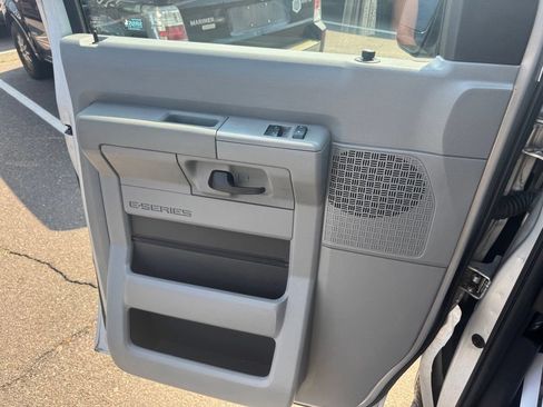 Used 2012 Ford E-350 and Econoline 350 XLT RWD image 18
