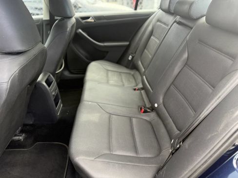 Used 2012 Volkswagen Jetta SE FWD image 12